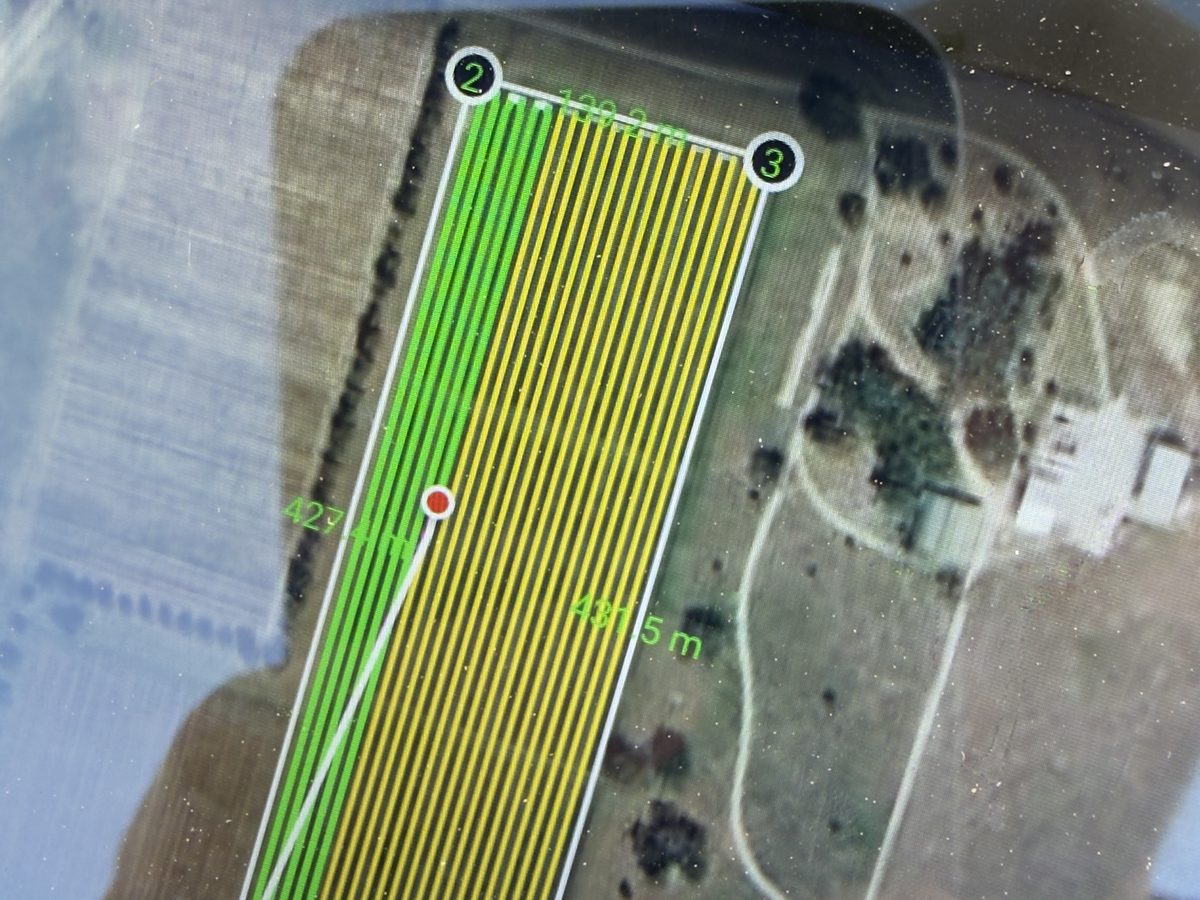 PIX4Dfields zonation map on a tablet in the field / Mapa de zonificación PIX4Dfields en una tablet en el campo
