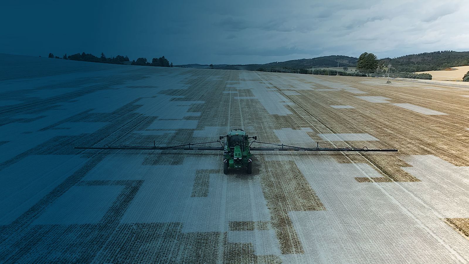 Sprayer applying a PIX4Dfields prescription map